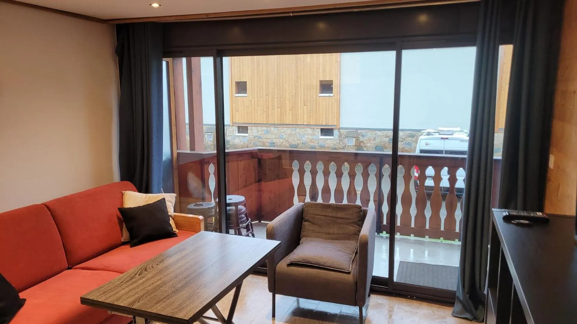 Residence Athos C2-1 Chambre-Alpe D\'Huez-Centre Station location